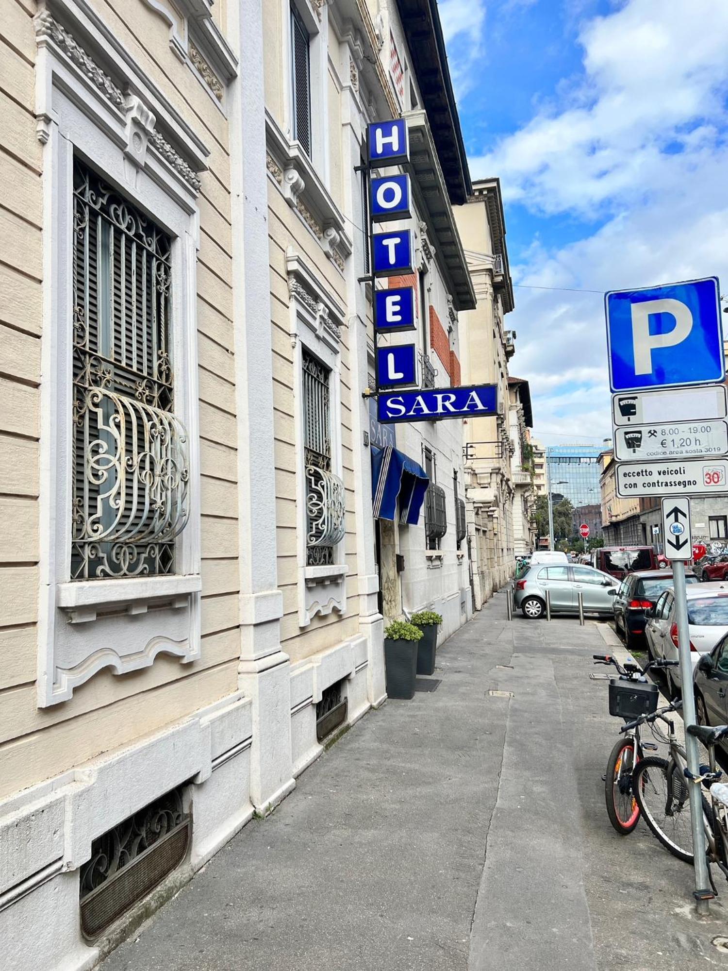 Hotel Sara Milan Bagian luar foto