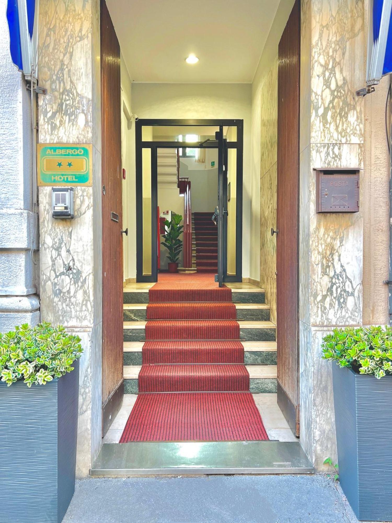Hotel Sara Milan Bagian luar foto