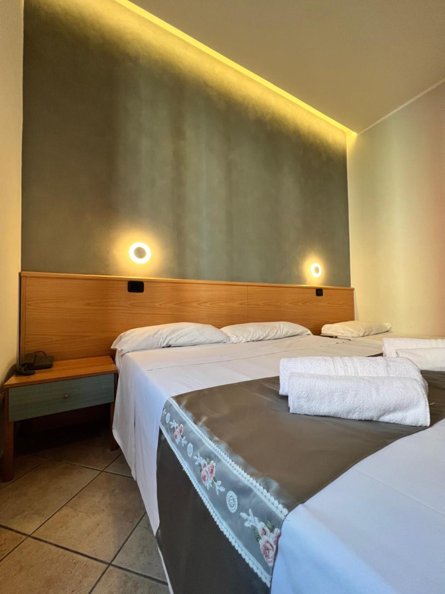 Hotel Sara Milan Bagian luar foto