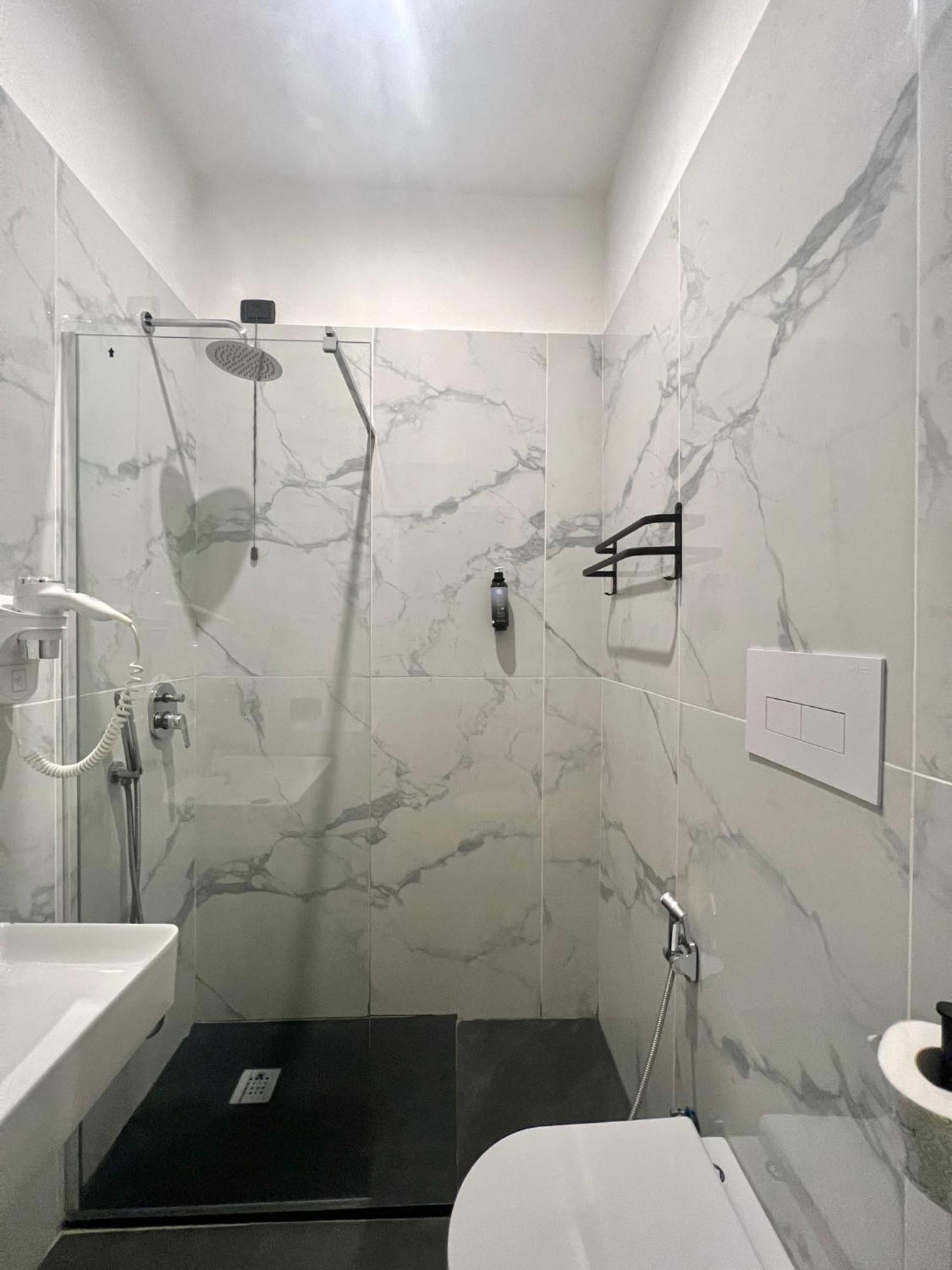Hotel Sara Milan Bagian luar foto