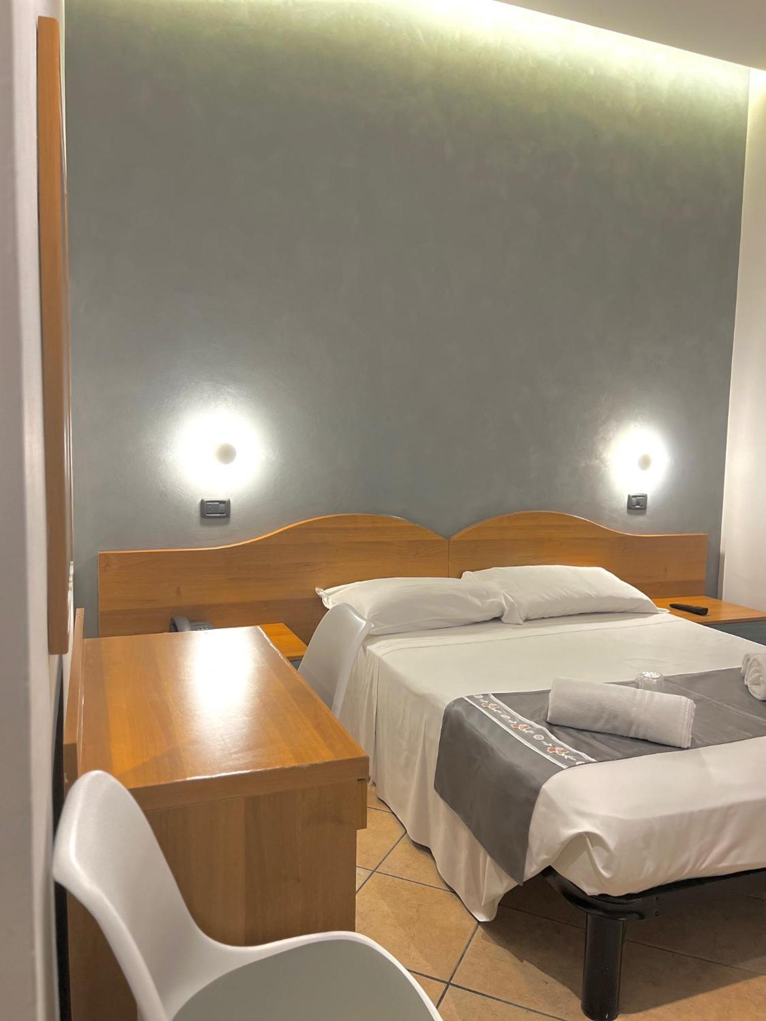 Hotel Sara Milan Bagian luar foto